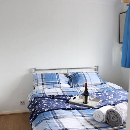 Private & Comfortable 2 Bedroom Home Away From Home Stanwell Extérieur photo
