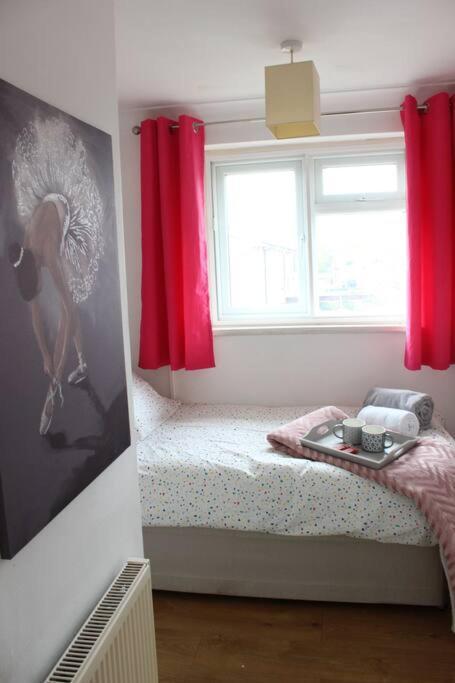 Private & Comfortable 2 Bedroom Home Away From Home Stanwell Extérieur photo