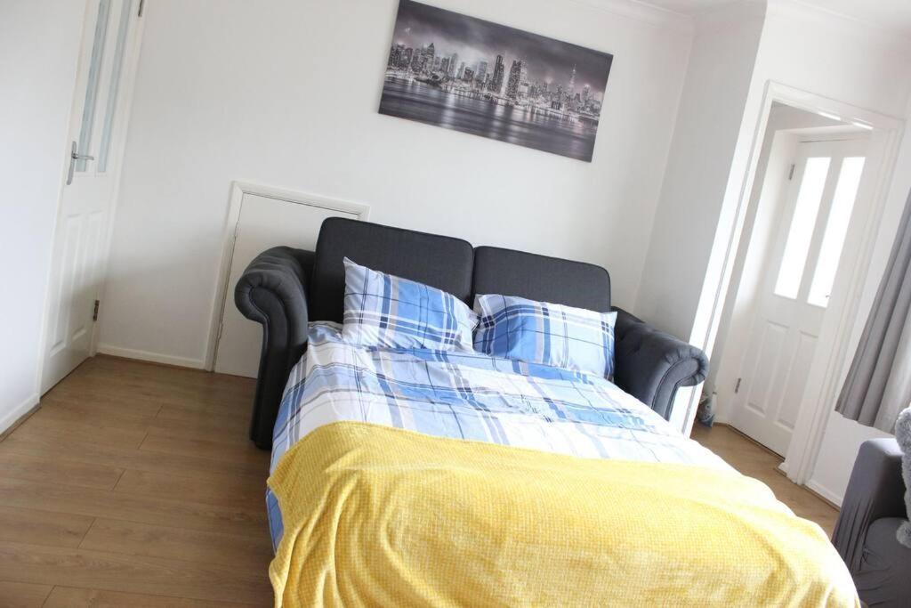 Private & Comfortable 2 Bedroom Home Away From Home Stanwell Extérieur photo