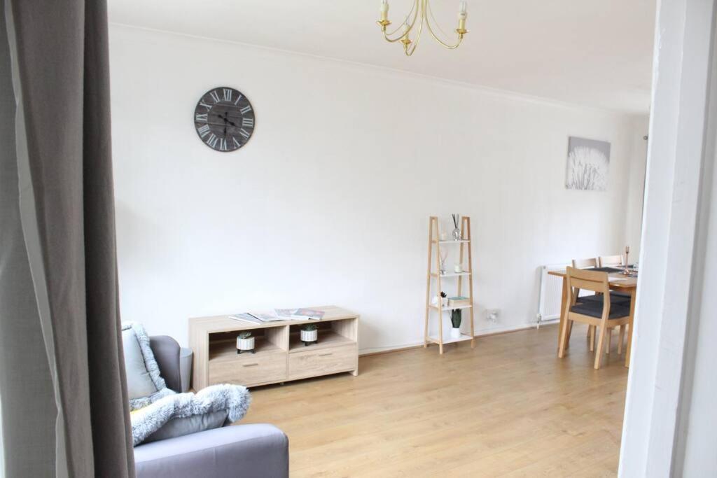 Private & Comfortable 2 Bedroom Home Away From Home Stanwell Extérieur photo
