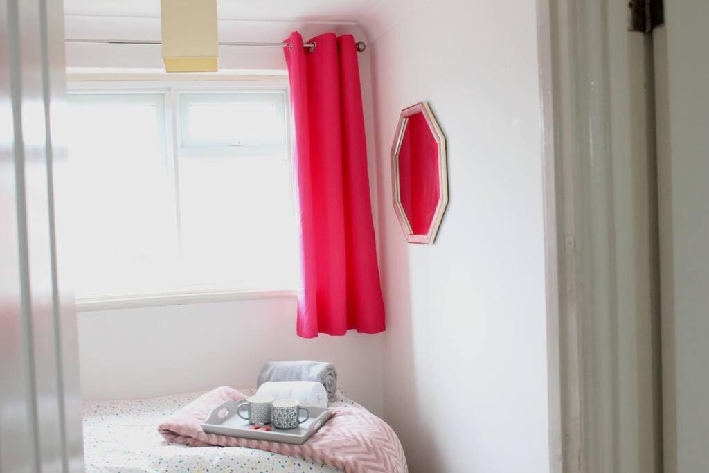 Private & Comfortable 2 Bedroom Home Away From Home Stanwell Extérieur photo