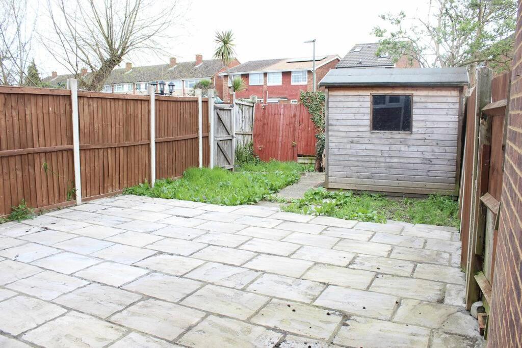 Private & Comfortable 2 Bedroom Home Away From Home Stanwell Extérieur photo