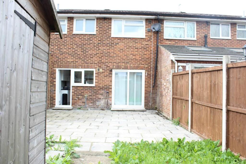Private & Comfortable 2 Bedroom Home Away From Home Stanwell Extérieur photo