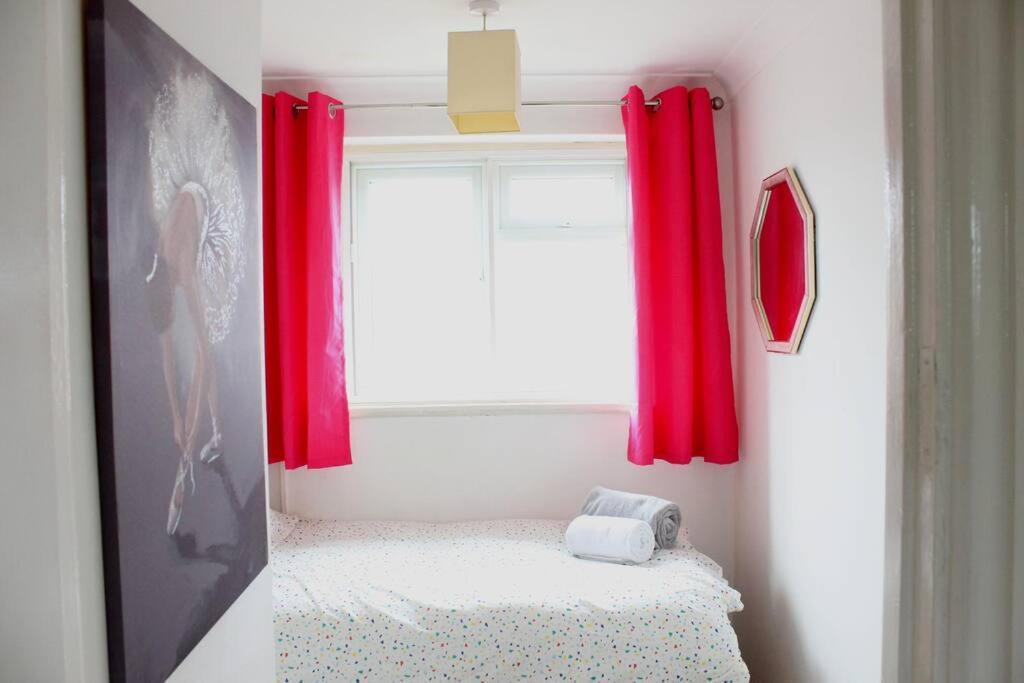 Private & Comfortable 2 Bedroom Home Away From Home Stanwell Extérieur photo
